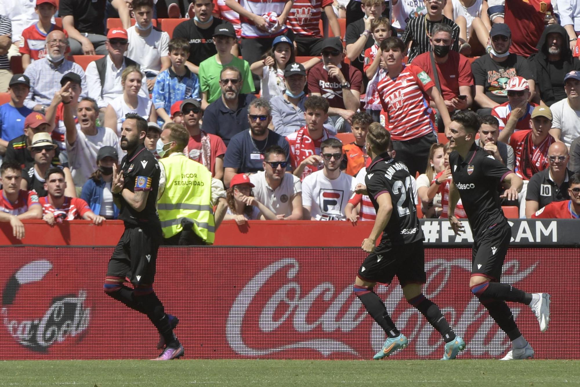 El partido entre el Granada y el Levante UD, en imágenes