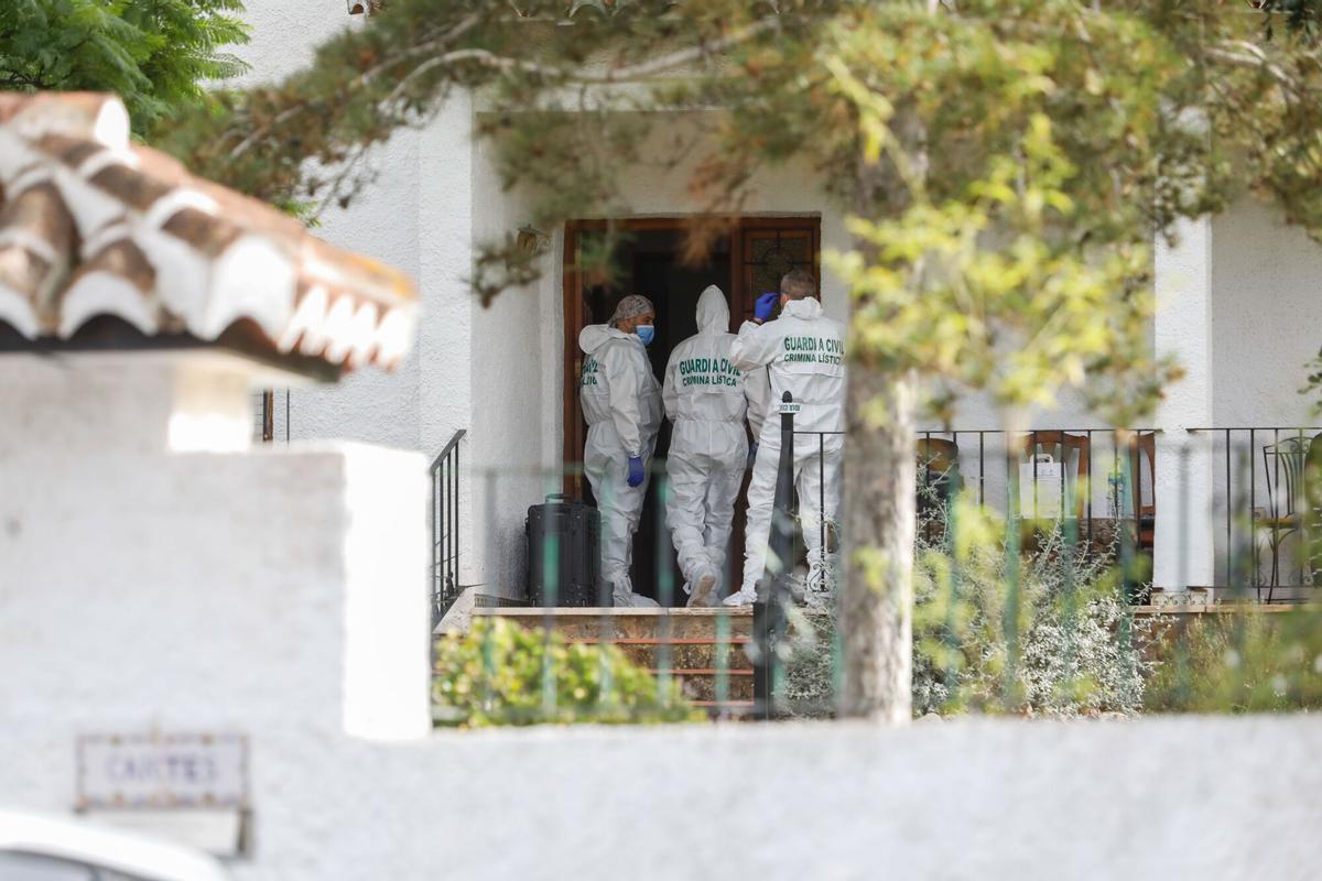 ASESINATO . HOMICIDIO . UNA MUJER ( CARMEN CLIMENT ) MATA A SU HERMANO ( JUAN RAMÓN CLIMENT ) EN L'ELIANA DE 22 CUCHILLADAS . FAMILIA CLIMENT VIGUER