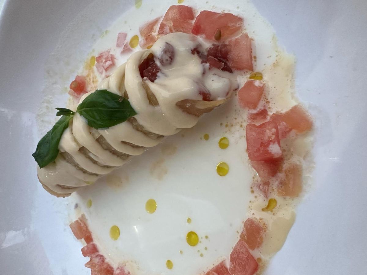 Canelon de tartar de atún.