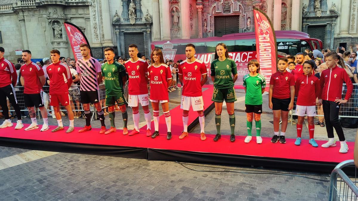 Absolutamente Desalentar negocio Así son las nuevas equipaciones Adidas del Real Murcia - La Opinión de  Murcia