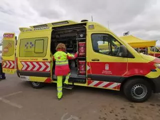 Dos heridos de diversa consideración al chocar su turismo contra un muro a su paso por Teror