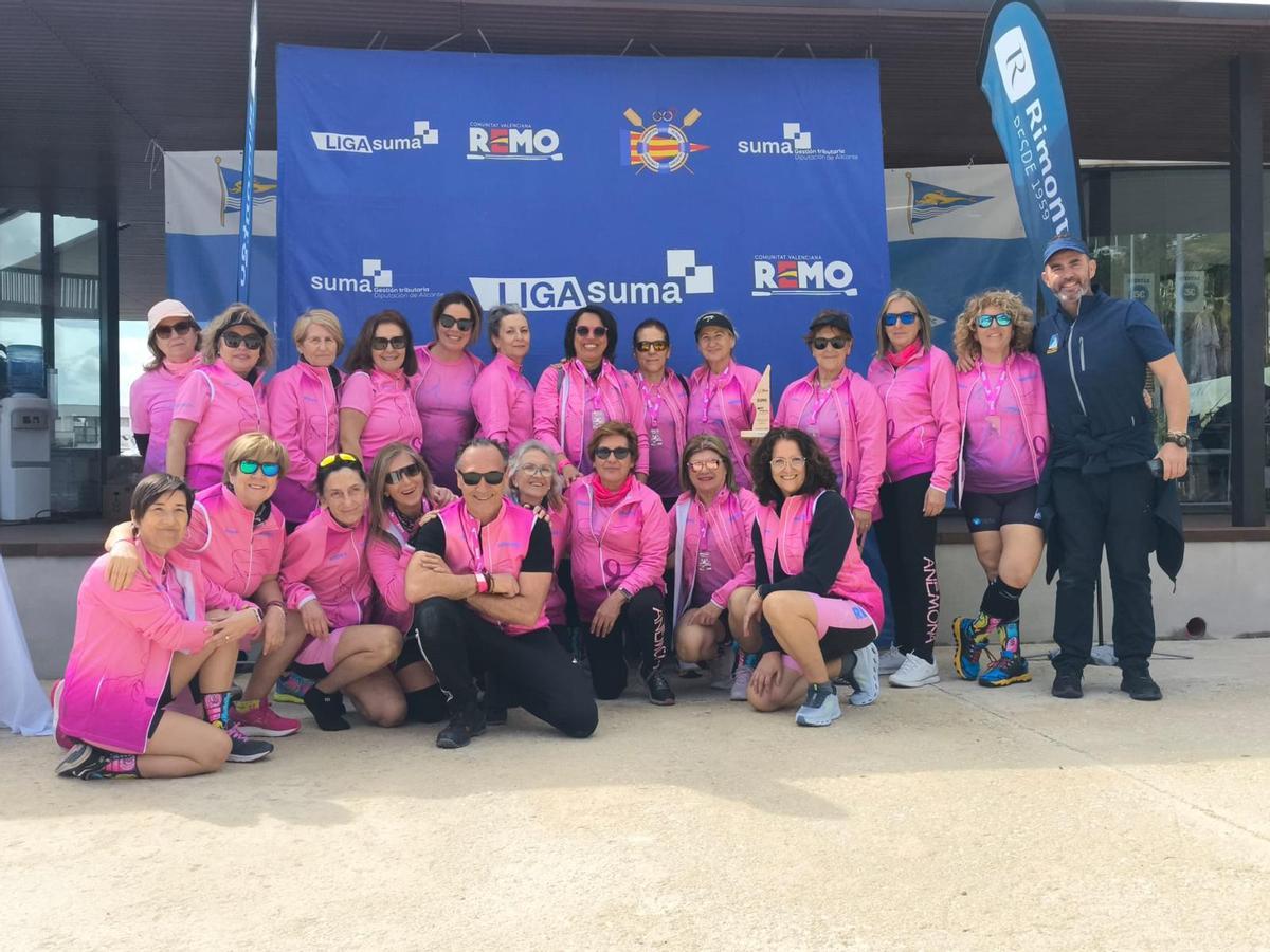 Equipo de remo de Anémona Benidorm, campeonas en todas las facetas.