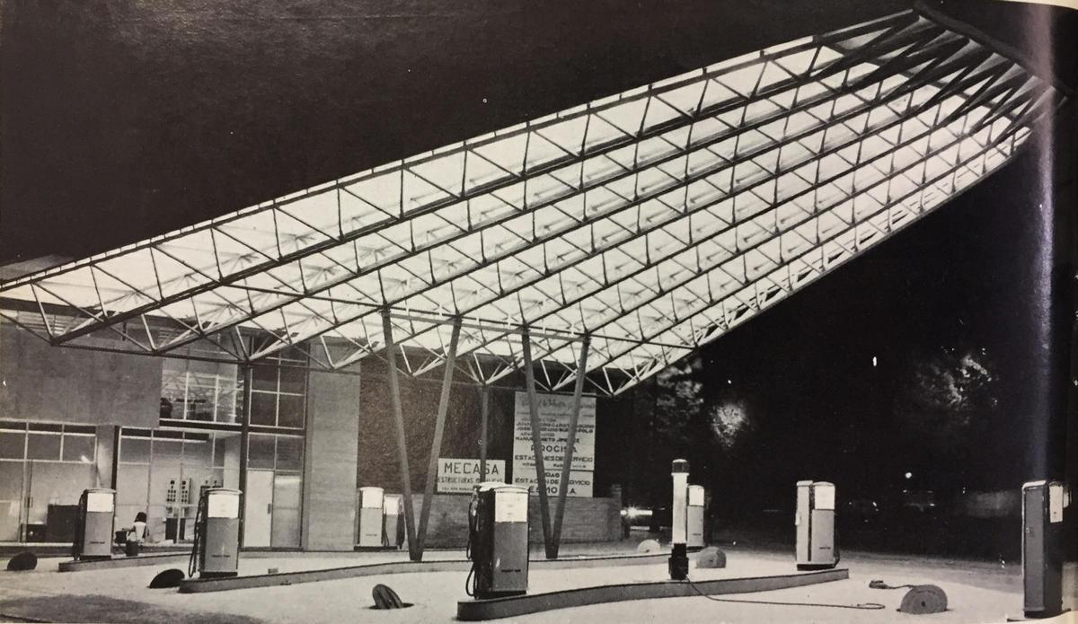Estación de servicio de María de Molina en 1962.