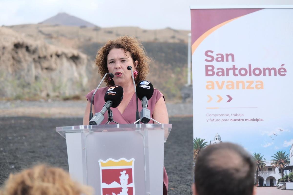 Marlene Romero, concejala de Urbanismo de San Bartolomé de Lanzarote, este viernes, durante la presentación del proyecto de Ilunion en la zona industrial de Playa Honda