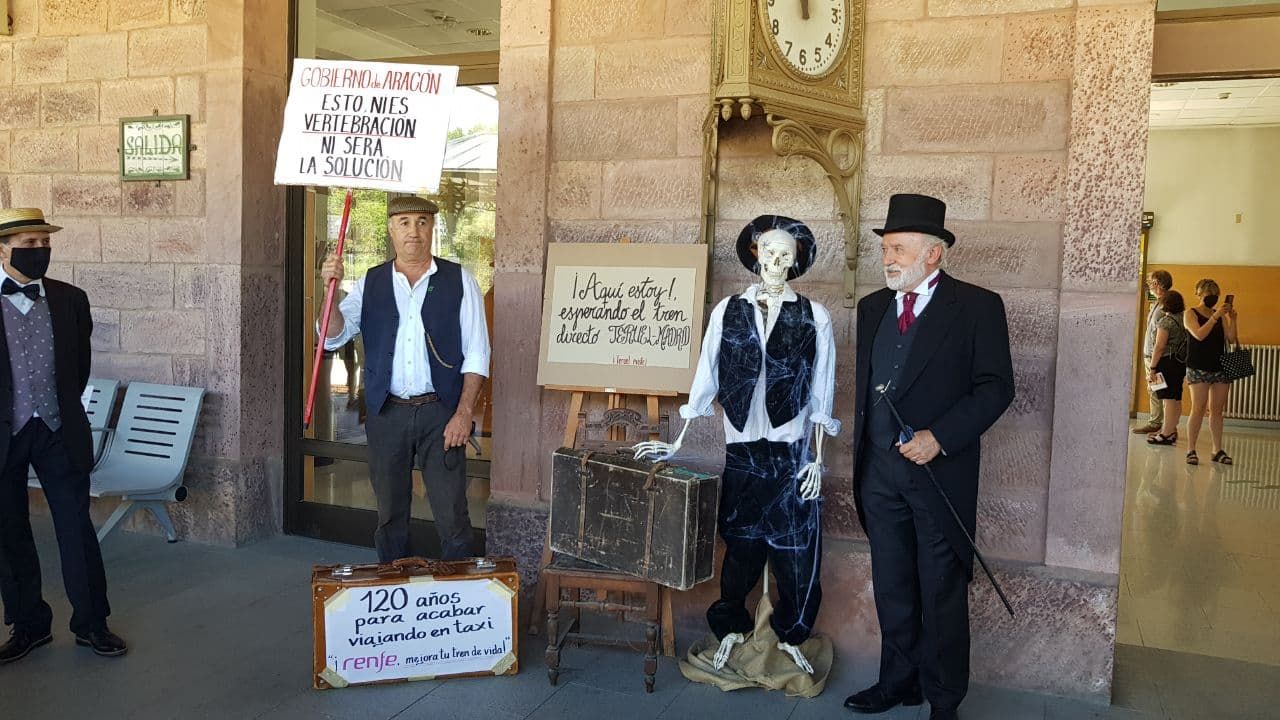 Protestas en las estaciones de Caminreal y Teruel por los acuerdos con los trenes