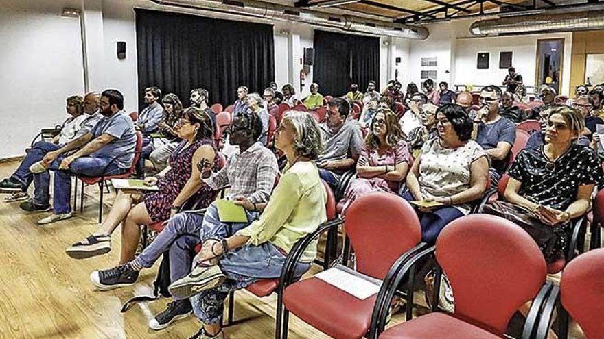 Militantes ayer en la asamblea de MÃ©s en Inca.