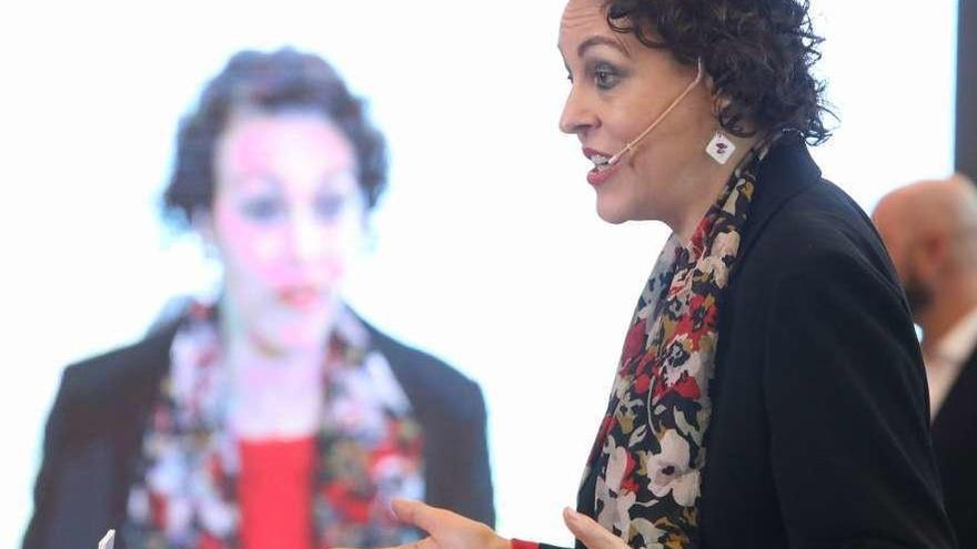 Magdalena Valerio, ayer, durante el acto del PSOE en Santiago.