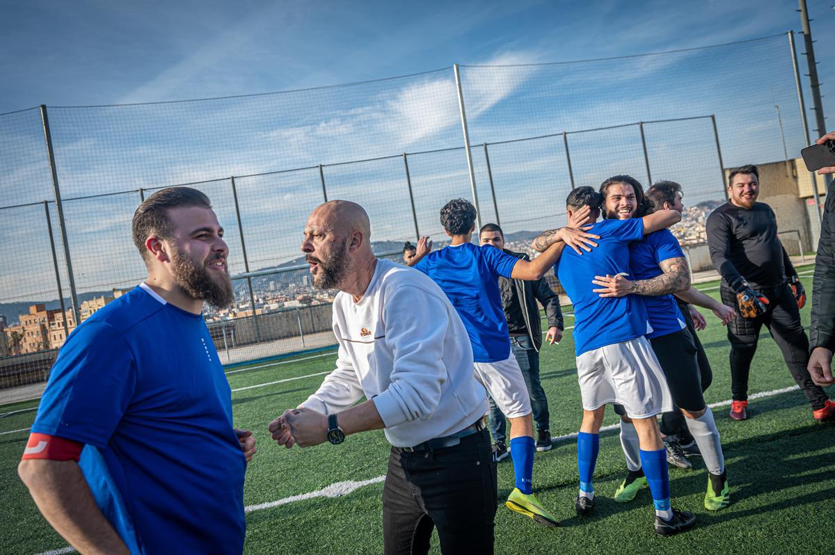 La Kings League gitana hechiza a los barrios de Barcelona