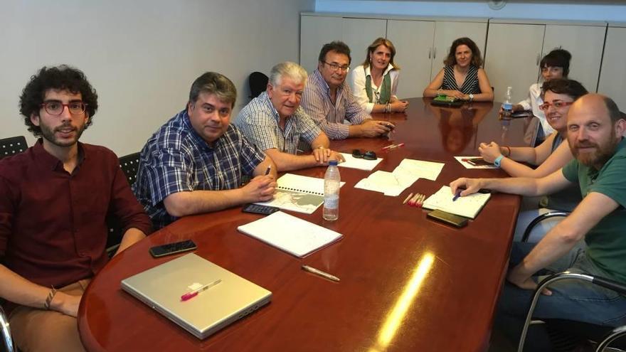 Los representantes políticos de los cinco municipios se reunieron ayer en sa Pobla.