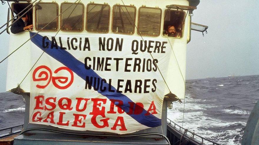 El "Xurelo" salió a altamar en 1981 para evitar que arrojasen más bidones al mar.