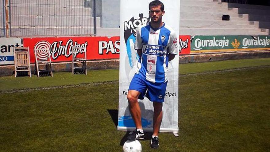 Juan Pedro Pina, vestido de blanquiazul, ayer en El Collao.