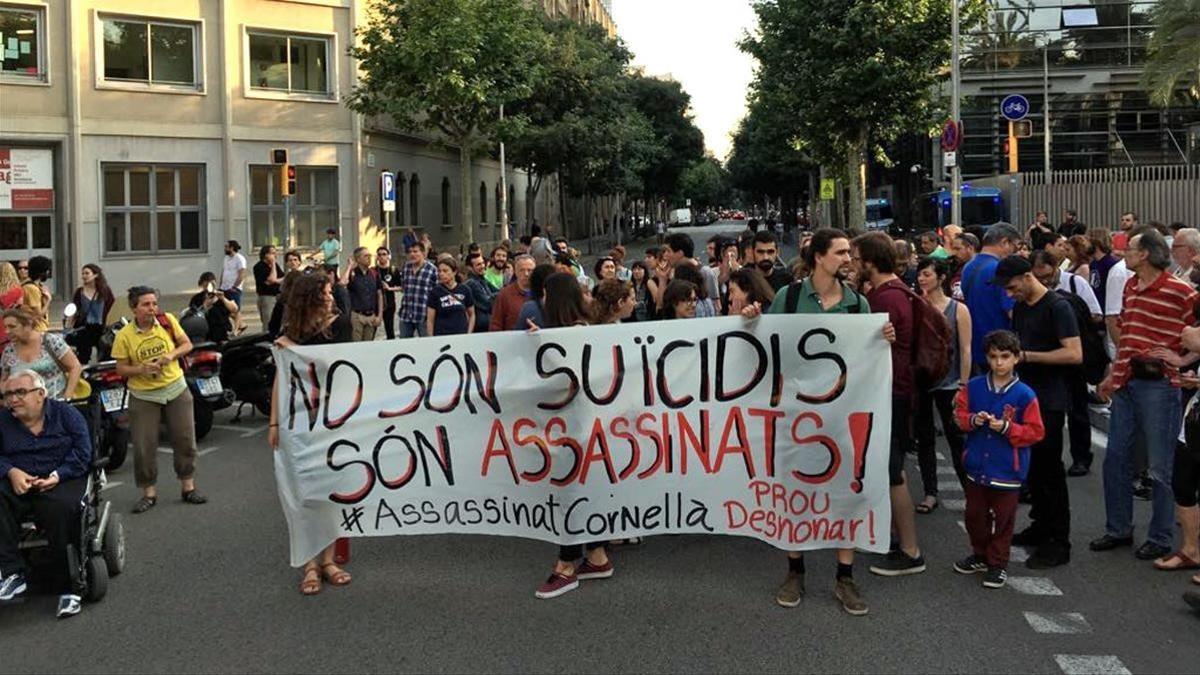 zentauroepp43757256 manifestacion  suicidio  cornella180614204359