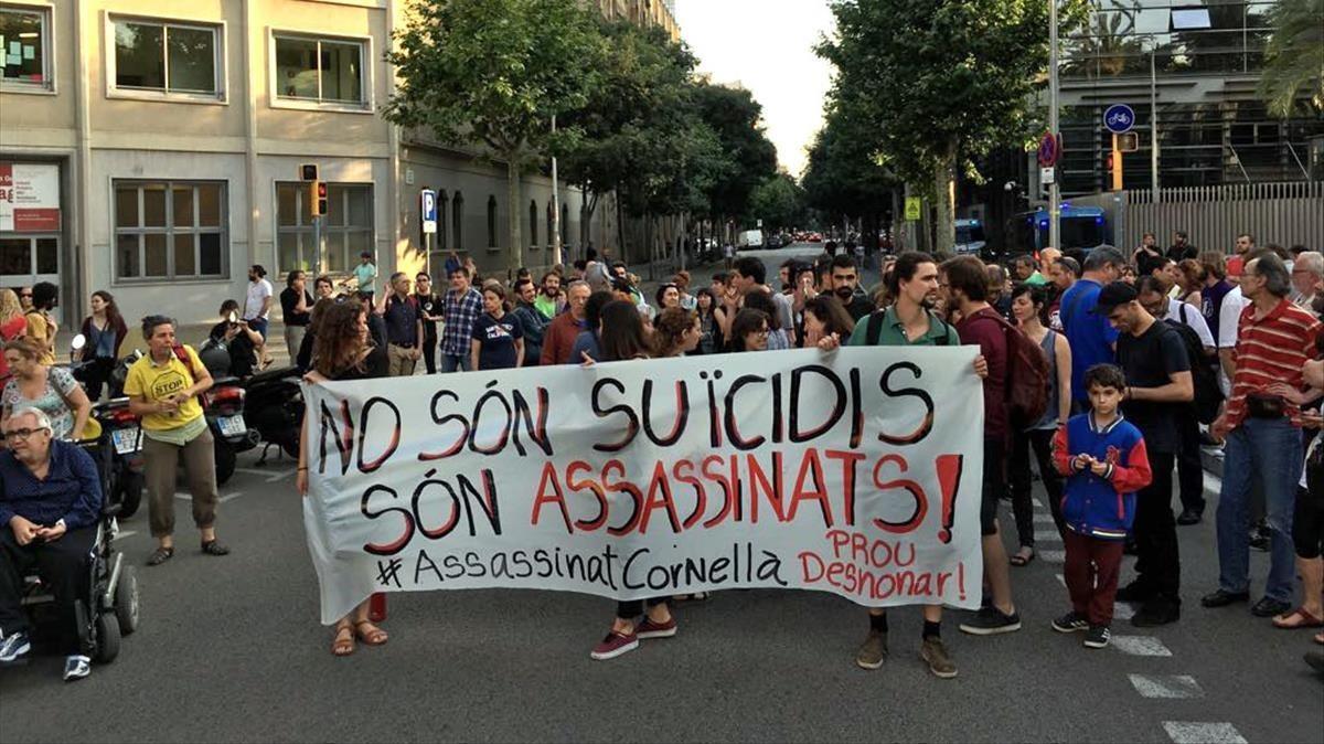 zentauroepp43757256 manifestacion  suicidio  cornella180614204359