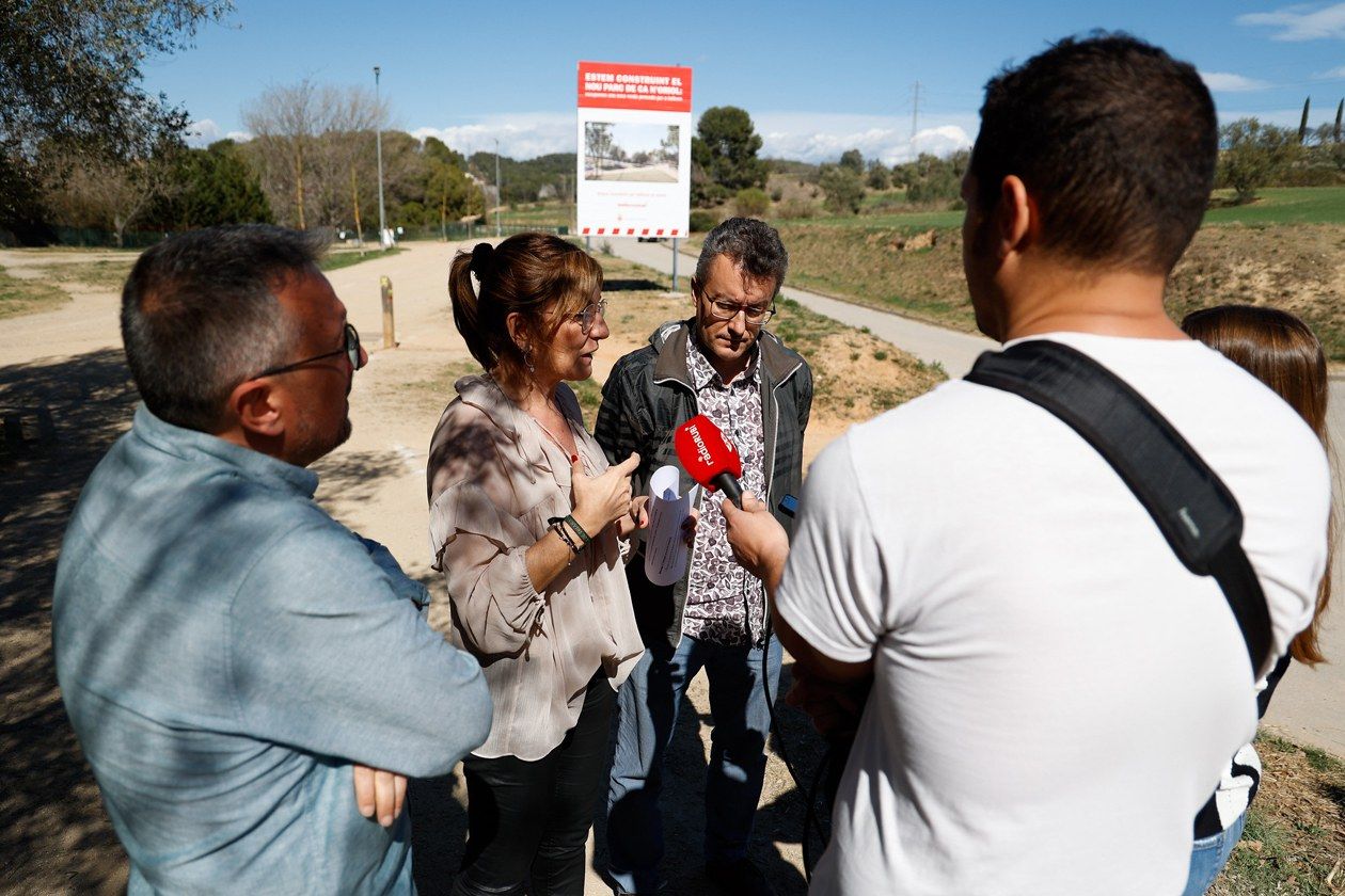 La alcaldesa y los concejales, durante la presentación de los proyectos de Ca n'Oriol