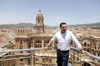 Moreno muestra su apoyo por dotar a la Catedral de Málaga de un tejado que frene su deterioro