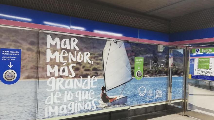 Anuncios en el Metro de Madrid para promocionar el turismo regional.