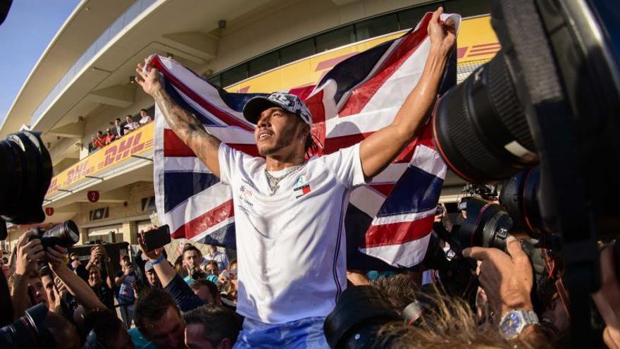 Lewis Hamilton amplia la seva època de domini i obté el seu sisè mundial