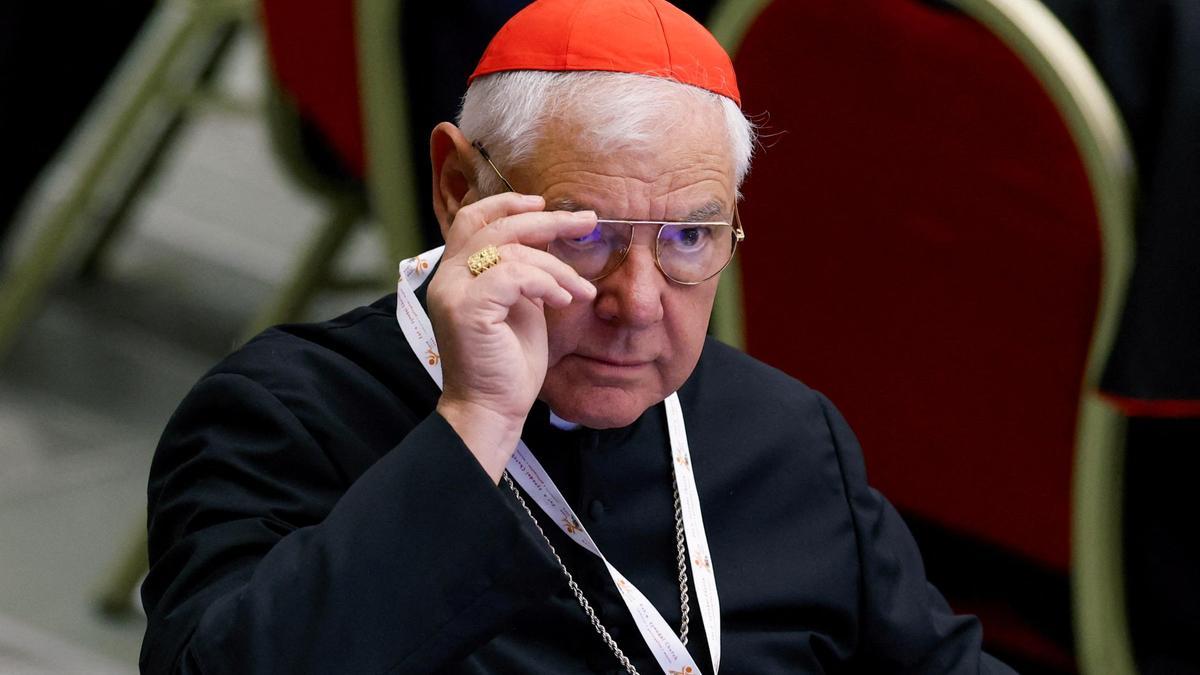 El Cardenal Gerhard Ludwig Muller asiste al segundo día del Sínodo de los Obispos. REUTERS/Remo Casilli