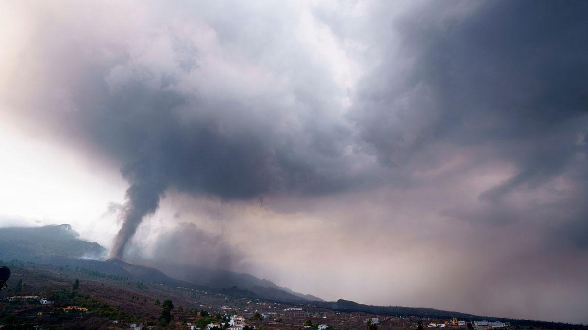 La erupción del nuevo volcán de La Palma comienza su cuarto día.