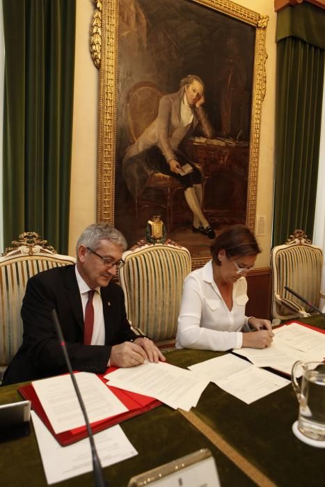 Firma del convenio de colaboración entre el Ayuntamiento de Gijón y la Universidad de Oviedo