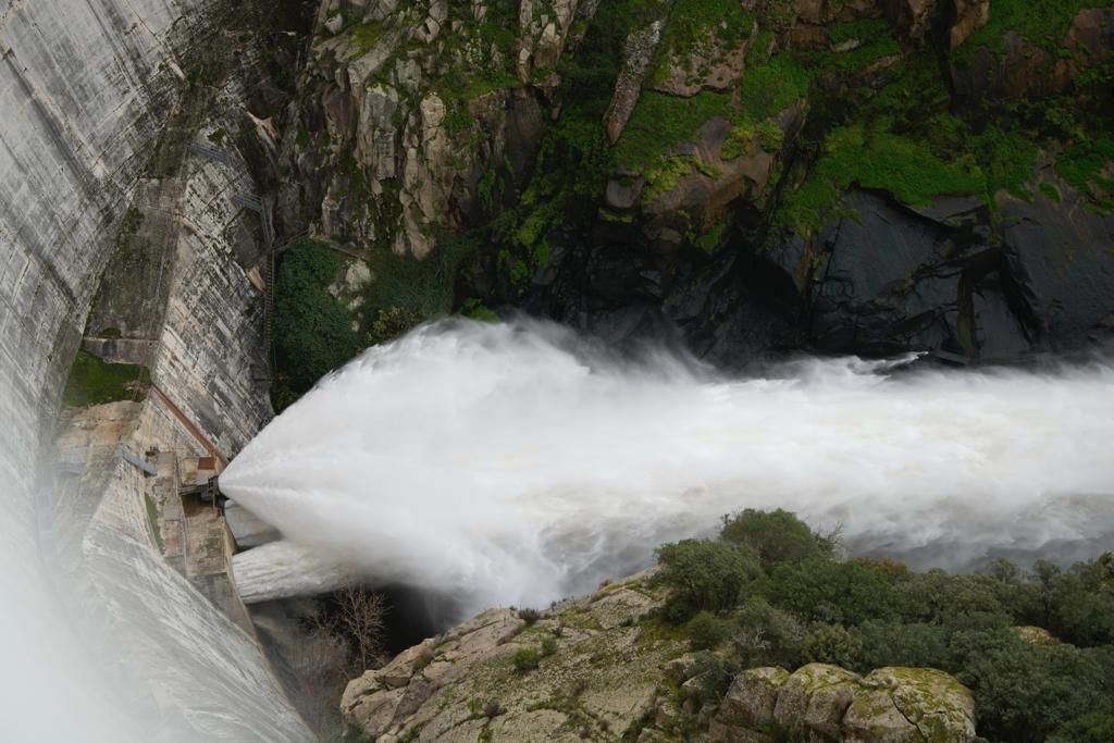 GALERÍA | Las impresionantes imágenes de la suelta artificial de caudal desde la presa de Almendra