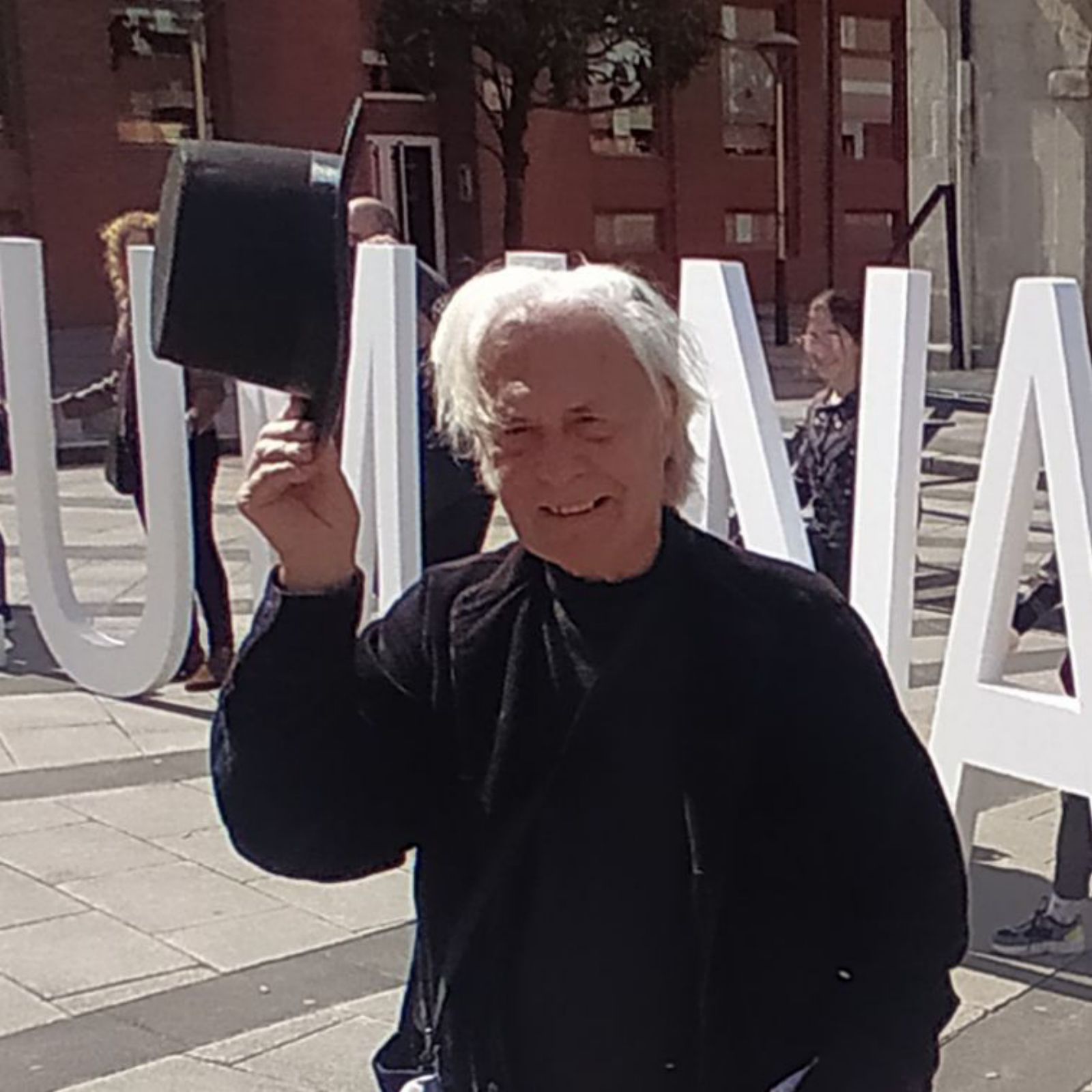 La poesía toma la calle en Mieres