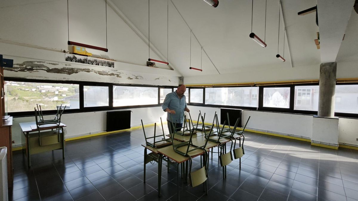 Parapar muestra las dependencias interiores que se quieren transformar en centro de día.