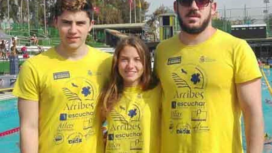 Los zamoranos junto a su entrenador durante la competición.