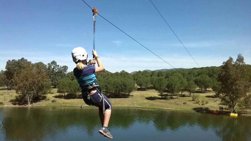 Deportes e idiomas abanderan un año más los campamentos de verano