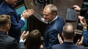 Donald Tusk es aplaudido en el Parlamento polaco tras su discurso de este martes.