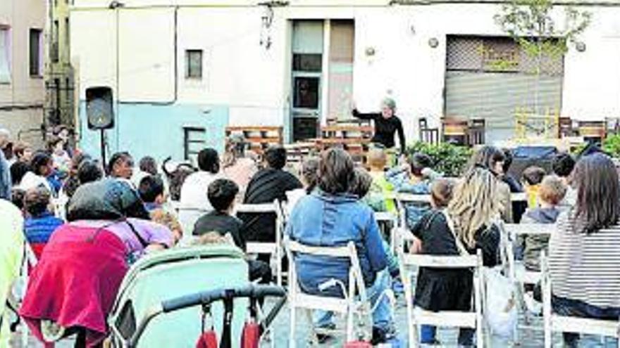 Manresa celebra les festes de Sant Miquel amb una fira-mercat i música al carrer | FOTO VERT