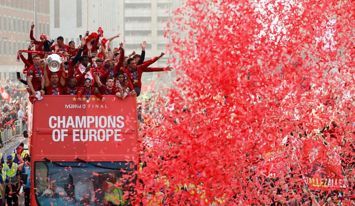 El autobús del equipo de Liverpool, durante las celebraciones del equipo inglés por ganar la  Champions 2019