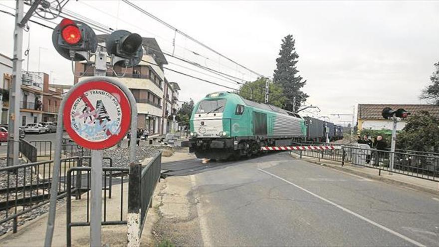 Colectivos y federaciones piden un ‘plan Renfe 2’ para quitar las vías de Alcolea