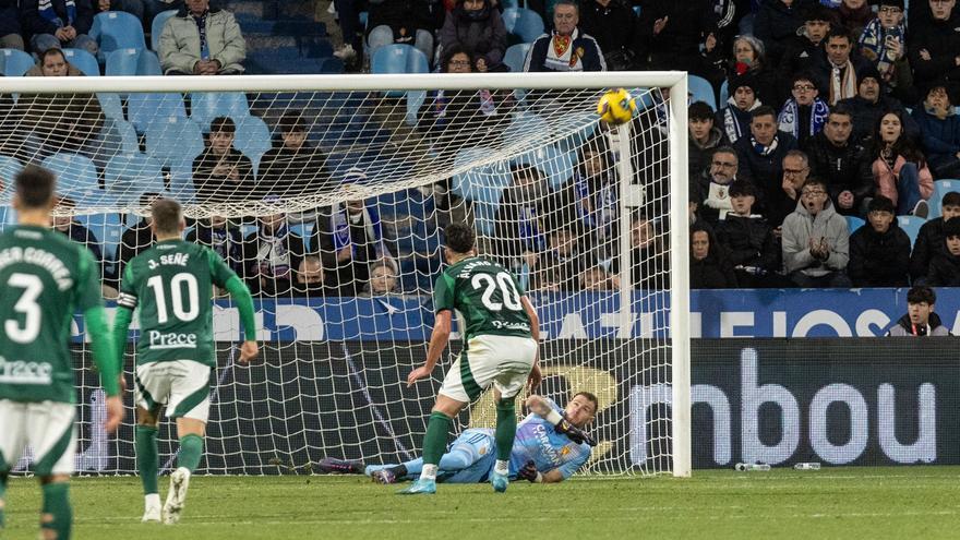 La contracrónica del Real Zaragoza-Racing de Ferrol: 1-0 y Poussin de portero