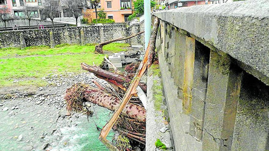 Demanen un informe tècnic de l´estat dels ponts afectats pel «Leslie», a Ripoll