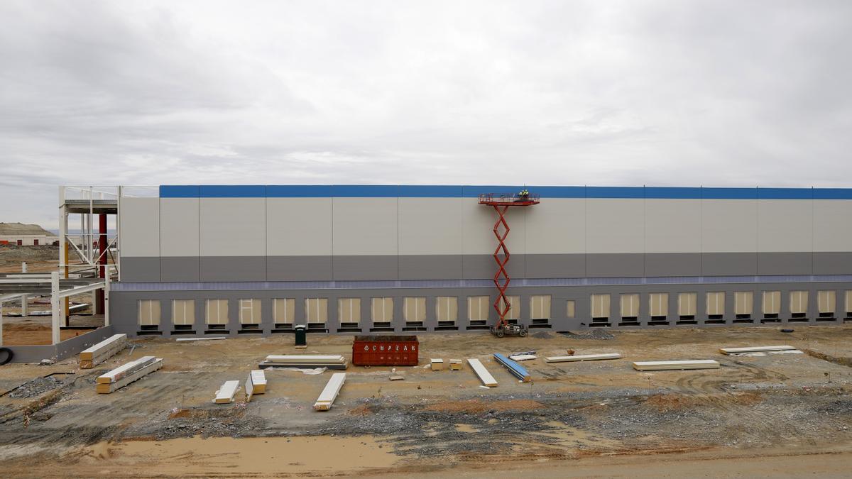 Obras de construcción del futuro centro logístico de Amazon en La Muela donde prevé la creación de 1.500 puestos de trabajo.