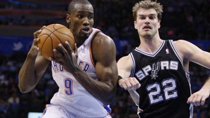 Ibaka se &#039;come&#039; a los Spurs