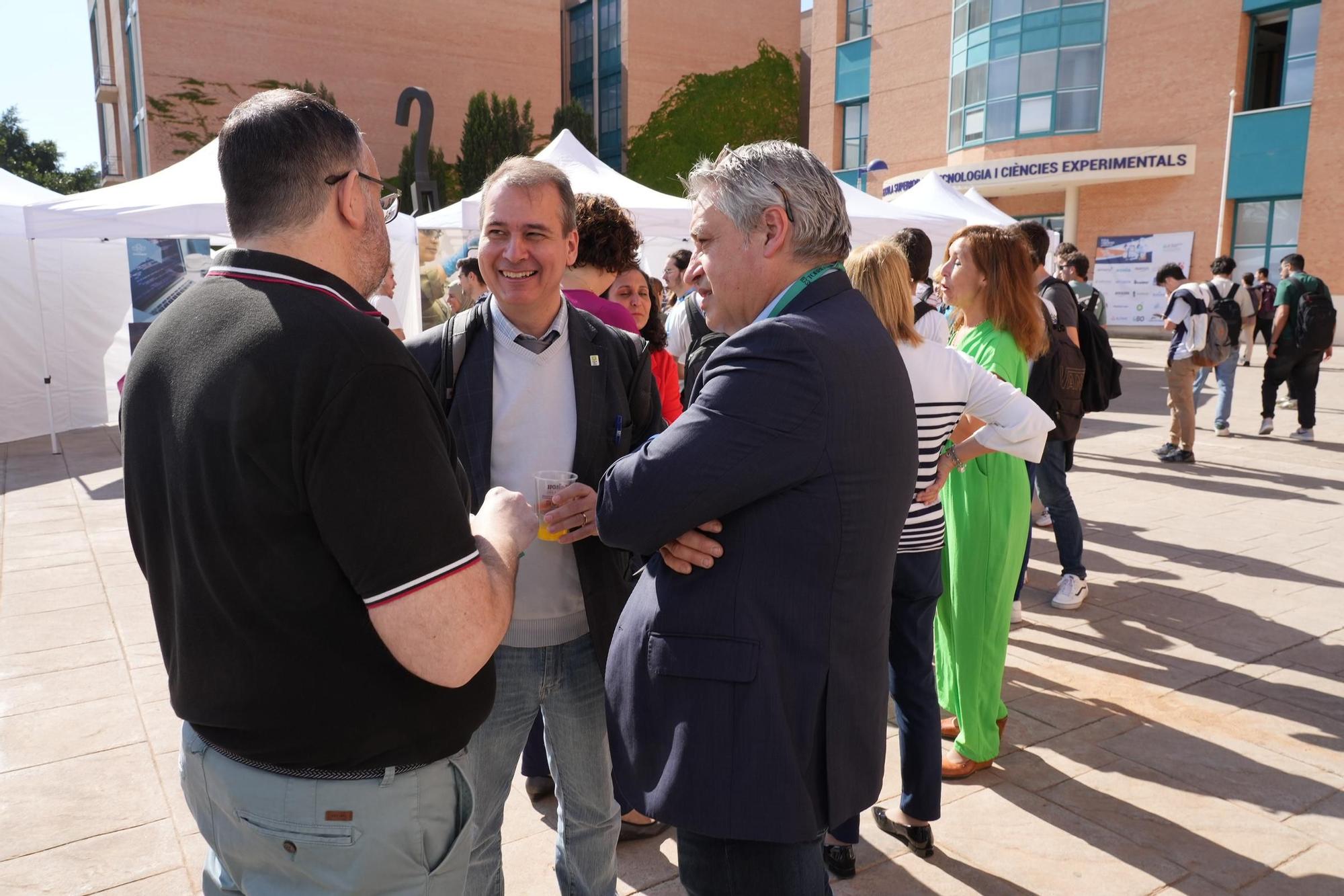 Más de mil universitarios aspiran a un empleo en la industria 5.0 de Castellón. Así ha sido la Feria de Empresas de la UJI.