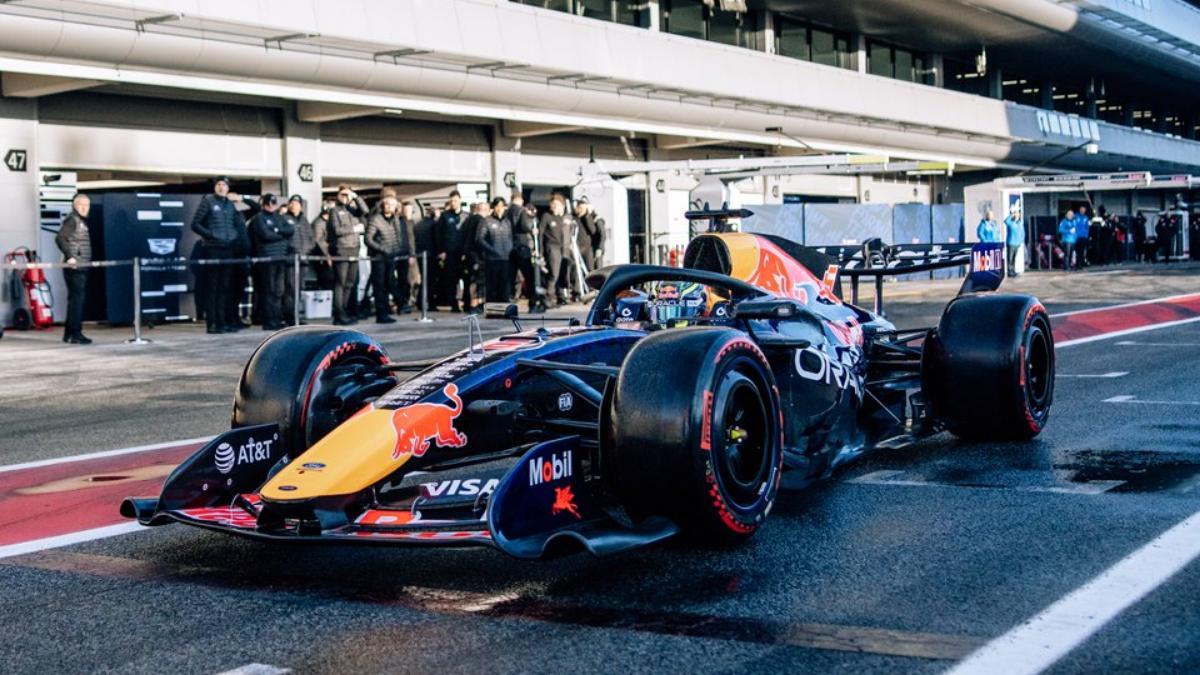 Hadjar , con el nuevo Red Bull RB22 en Montmeló