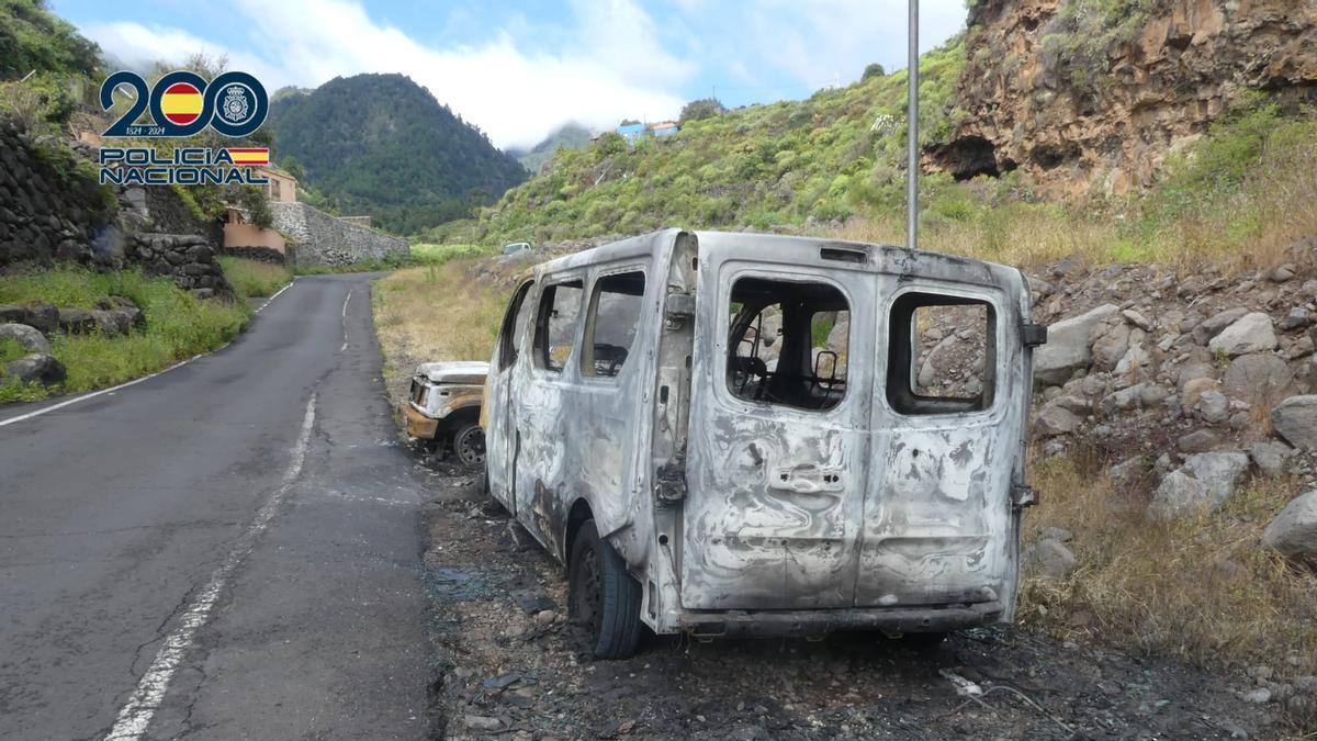 Vehículos quemados en La Palma