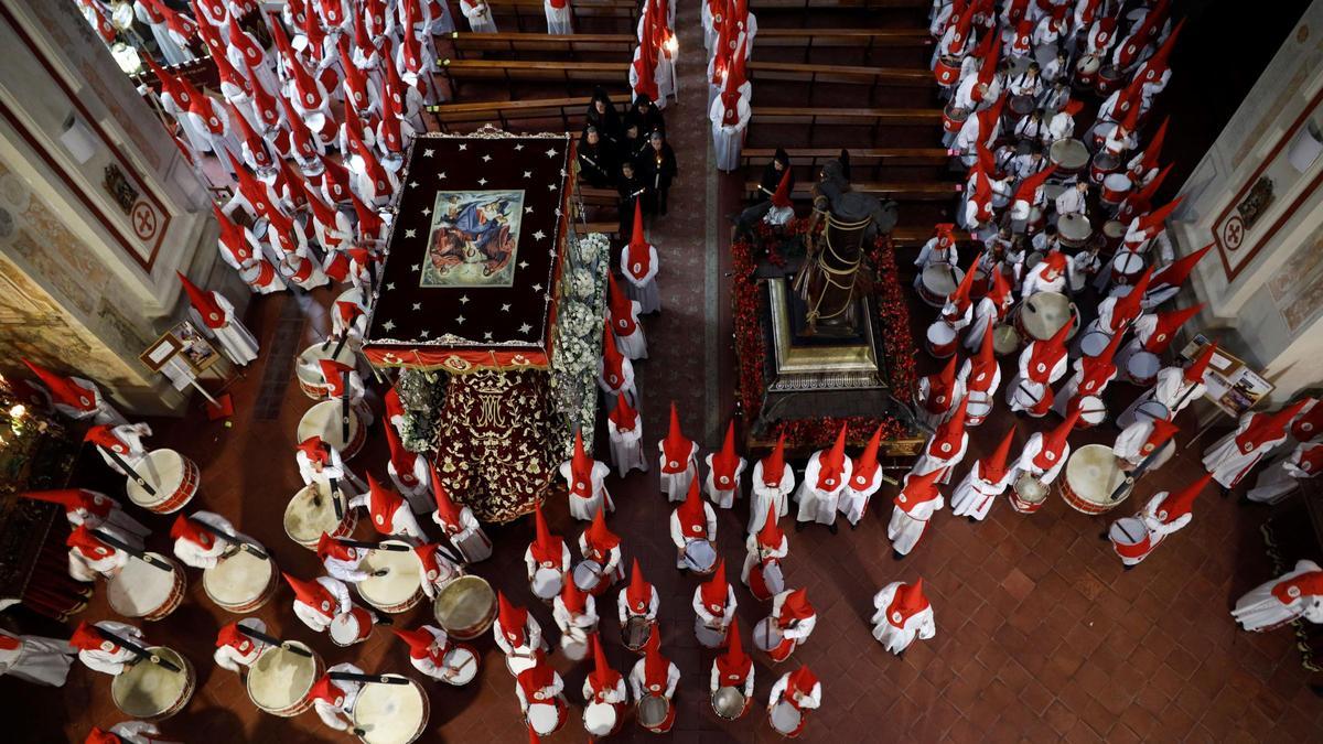Cofradía de La Columna, en la Semana Santa de Zaragoza del pasado año.