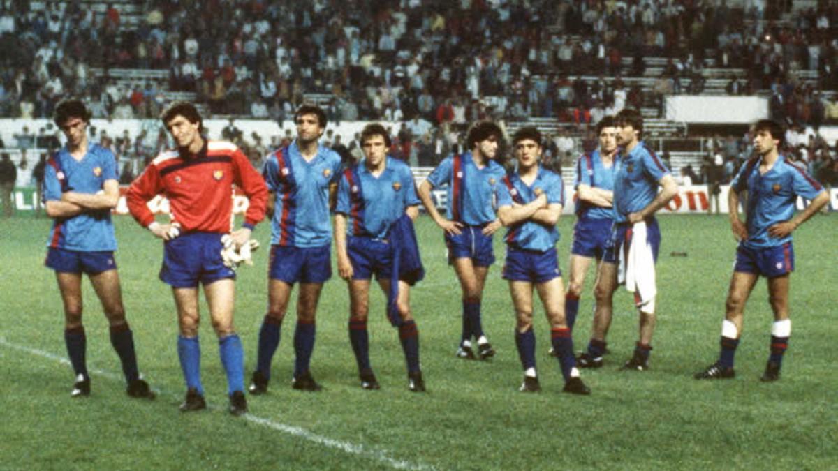 Los jugadores del Barça tras la derrota contra el Steaua