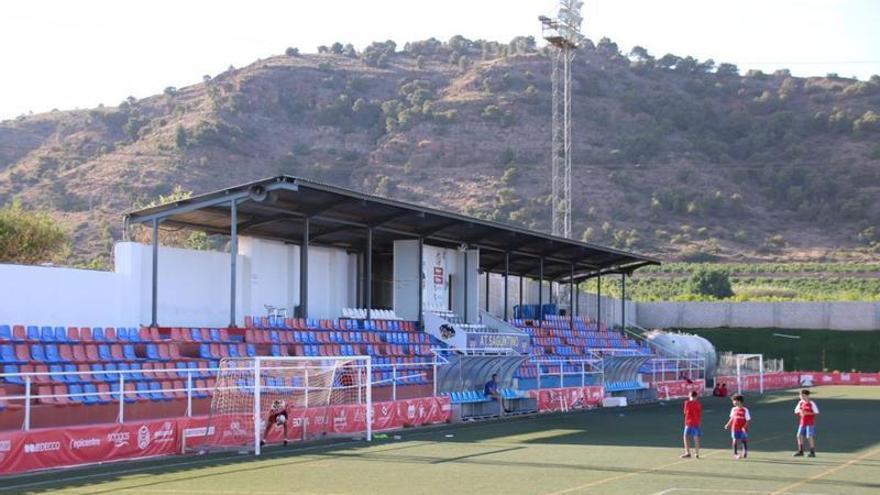 Tildan de «insostenible» la situación del campo de fútbol del Saguntino