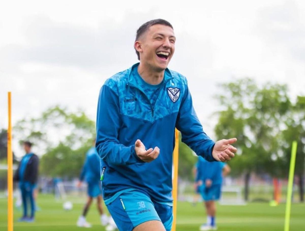Thiago Fernández, en un entrenamiento con el Vélez Sarsfield.