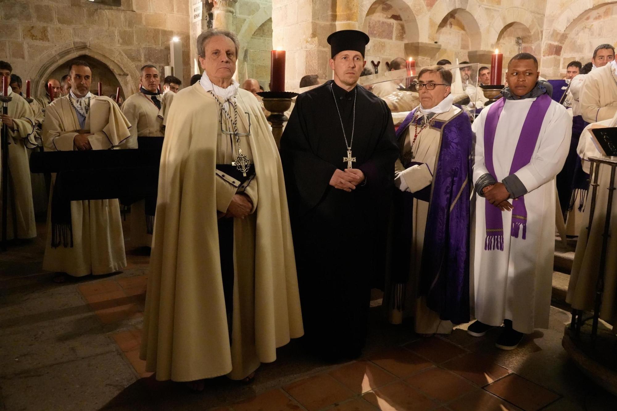 GALERÍA | La procesión del Yacente, en imágenes