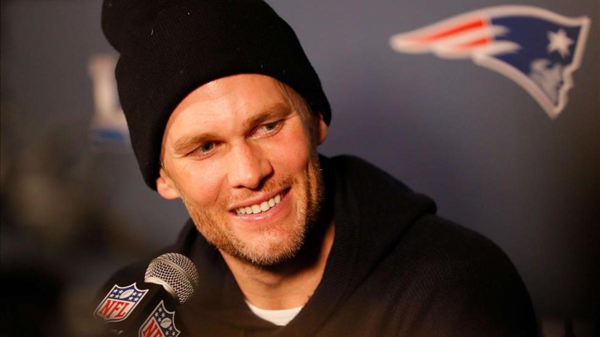 Tom Brady será el mariscal de campo de los Patriots este domingo ante los Rams