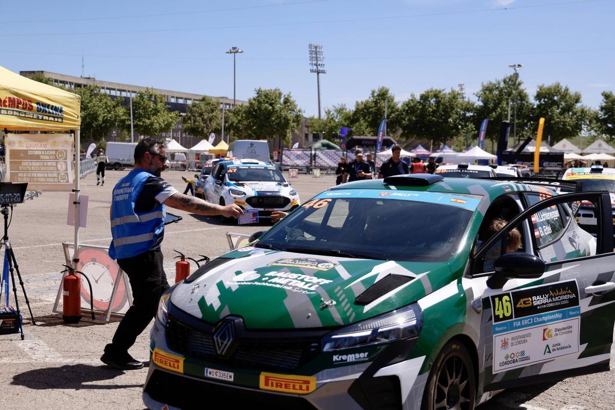 Los participantes en la prueba cordobesa salieron hacia los tramos de la tarde al mismo tiempo que llegaba el público para ver el España-Ucrania Los participantes en la prueba cordobesa salieron hacia los tramos de la tarde al mismo tiempo que llegaba el público para ver el España-Ucrania