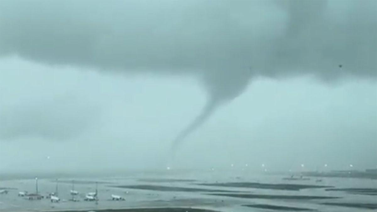 Imatge del tornado observat a l&#039;aeroport del Prat