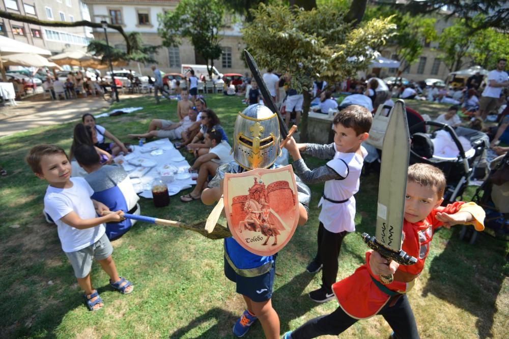 Miles de personas eligieron volver al medievo en Pontevedra en vez de refrescarse en la playa pese al calor extremo.