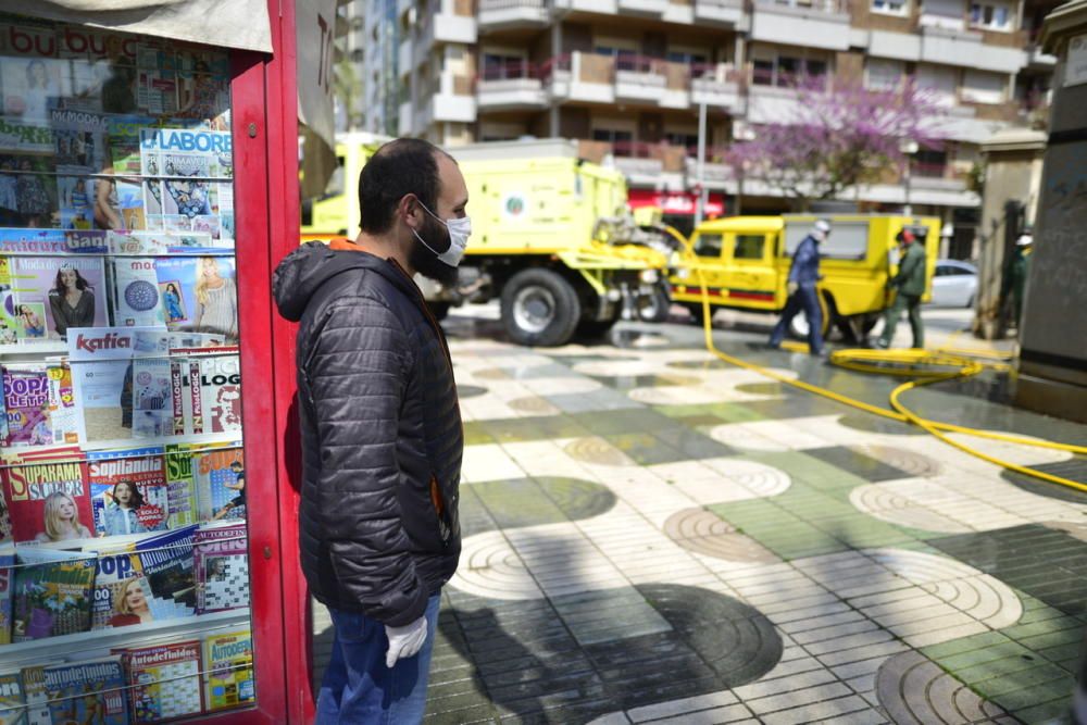 El Ejército entrega alimentos en el barrio Peral